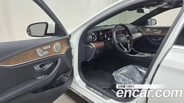 Mercedes-Benz E-Class 2021 — ფოტო 5/20