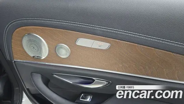 Mercedes-Benz E-Class 2021 — ფოტო 4/20