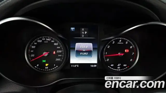 Mercedes-Benz GLC-Class 2019 — ფოტო 15/20