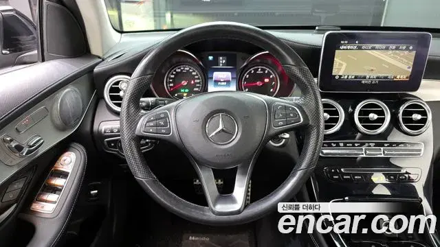 Mercedes-Benz GLC-Class 2019 — ფოტო 13/20