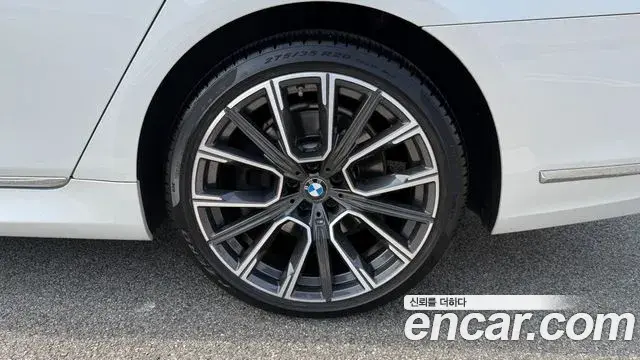 BMW 7 Series 2021 — ფოტო 17/20