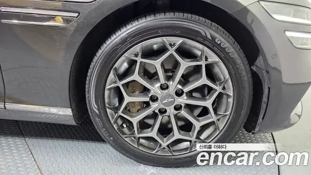 Genesis G80 2022 — Photo 17/20