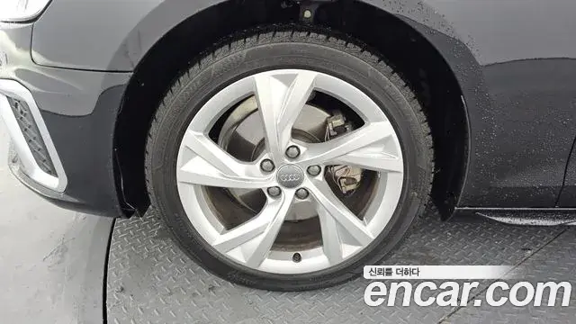 Audi A4 2021 — ფოტო 15/20