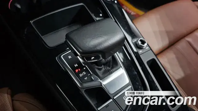 Audi A4 2021 — ფოტო 14/20