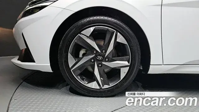 Hyundai The New Avante Hybrid 2023 — Photo 5/20
