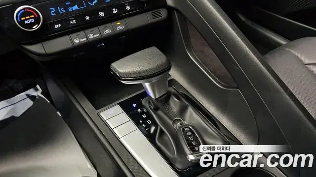 Hyundai The New Avante Hybrid 2023 — Photo 19/20