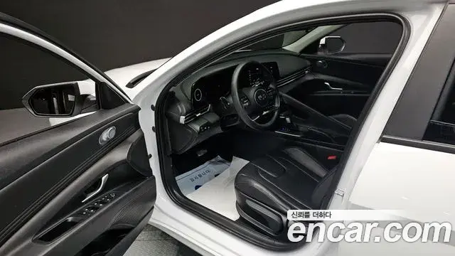 Hyundai The New Avante Hybrid 2023 — Photo 2/20