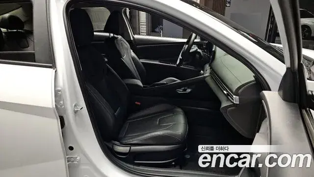 Hyundai The New Avante Hybrid 2023 — Photo 9/20