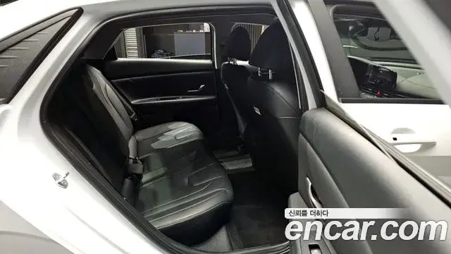Hyundai The New Avante Hybrid 2023 — Photo 14/20