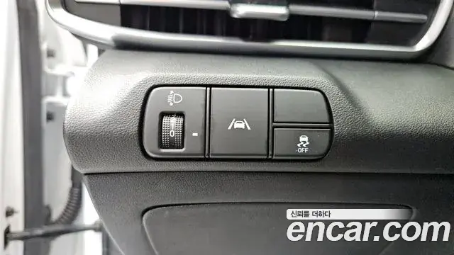 Hyundai The New Avante Hybrid 2023 — Photo 11/20