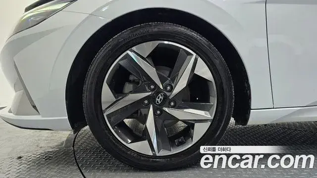 Hyundai The New Avante Hybrid 2020 — ფოტო 8/20