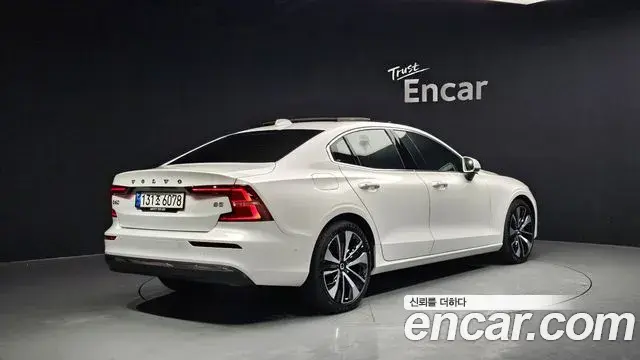 Volvo S60 2024 — Photo 1/20