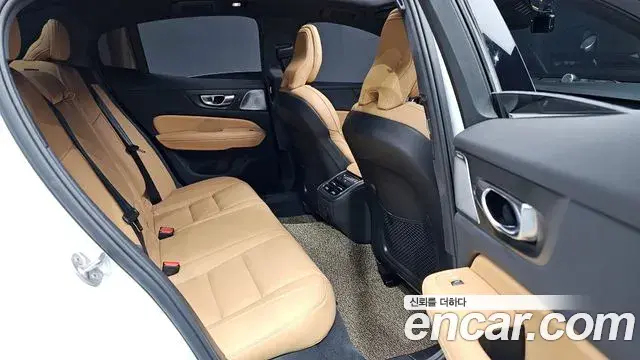 Volvo S60 2024 — Photo 8/20