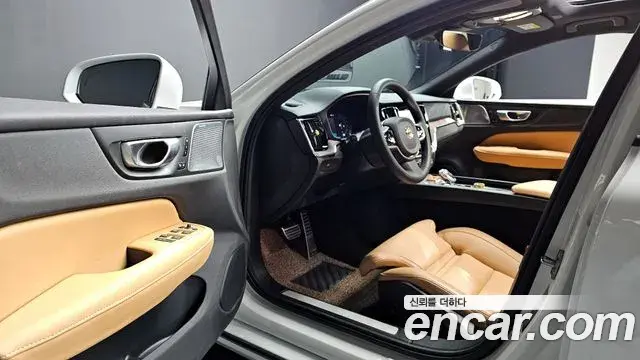 Volvo S60 2024 — Photo 9/20