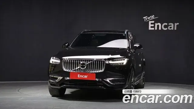 Volvo XC90 2021 — ფოტო 8/20