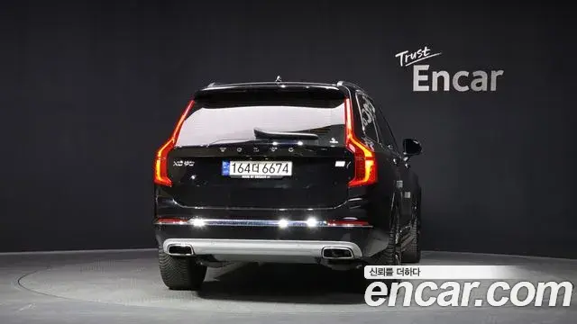 Volvo XC90 2021 — ფოტო 14/20