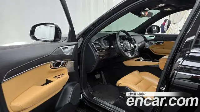 Volvo XC90 2021 — ფოტო 1/20