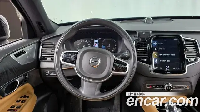 Volvo XC90 2021 — ფოტო 18/20