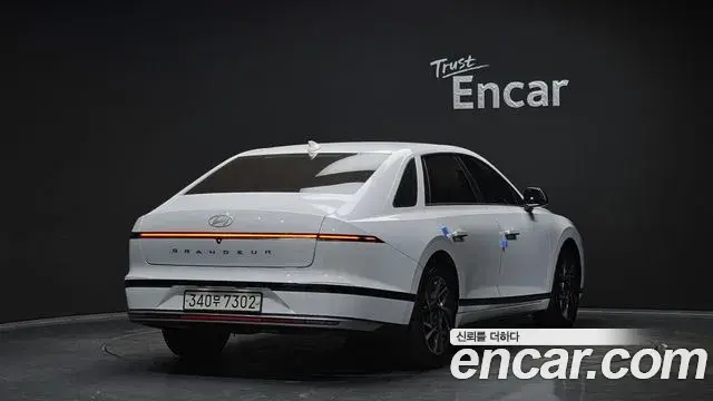 Hyundai Grandeur Hybrid 2022 — Photo 8/20
