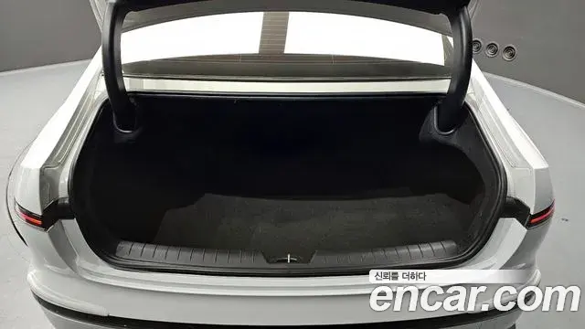 Hyundai Grandeur Hybrid 2022 — Photo 13/20