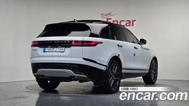 Land Rover Range Rover Velar 2025 — Photo 15/20