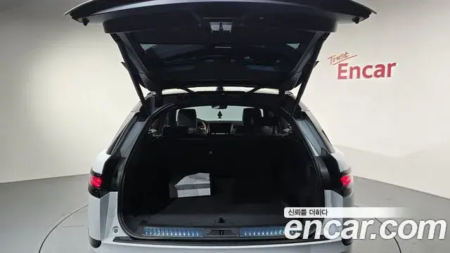Land Rover Range Rover Velar 2025 — Photo 16/20