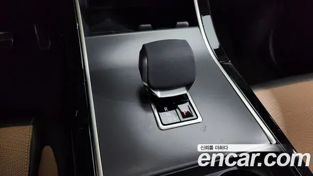 Land Rover Range Rover Velar 2025 — Şəkil 18/20