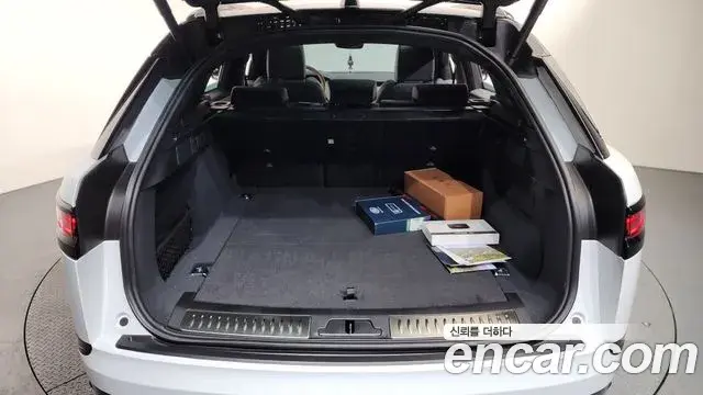 Land Rover Range Rover Velar 2025 — Şəkil 7/20