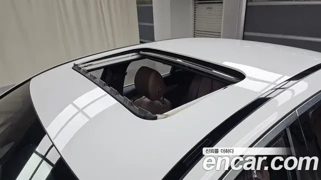 Mercedes-Benz E-Class 2021 — ფოტო 17/20