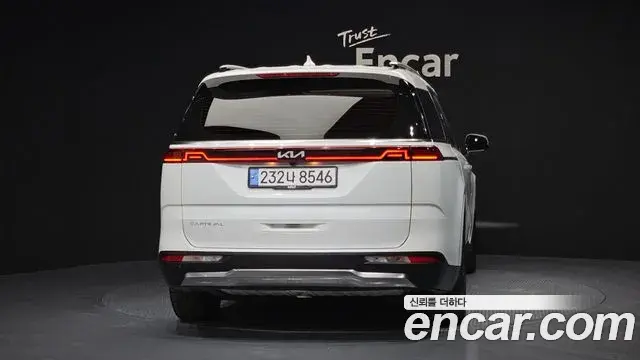Kia Carnival 2021 — ფოტო 4/20