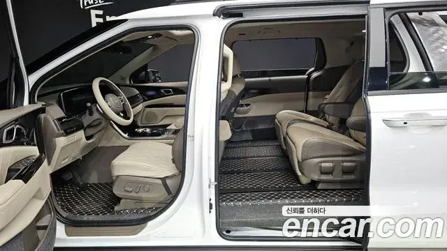 Kia Carnival 2021 — ფოტო 10/20