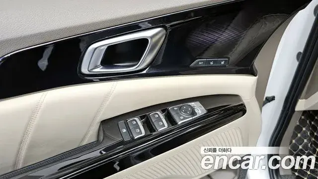 Kia Carnival 2021 — ფოტო 9/20