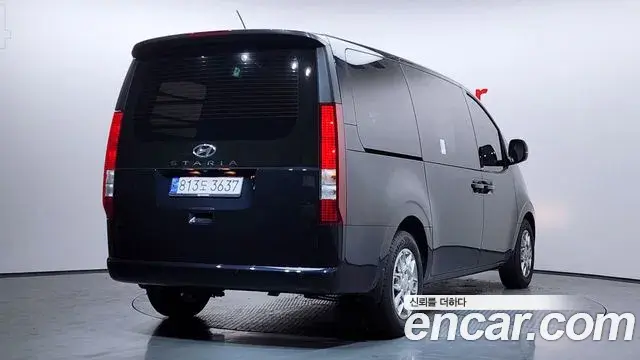 Hyundai Staria 2023 — Photo 8/20