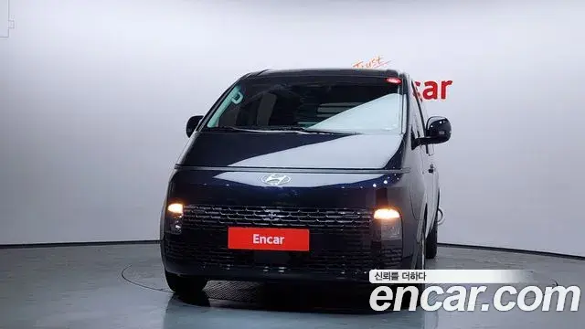 Hyundai Staria 2023 — Photo 16/20