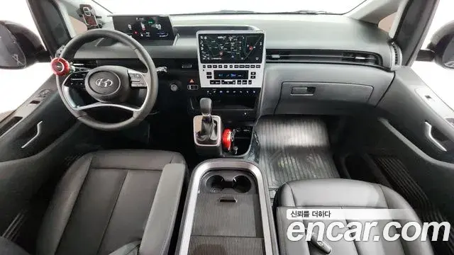 Hyundai Staria 2023 — Photo 13/20