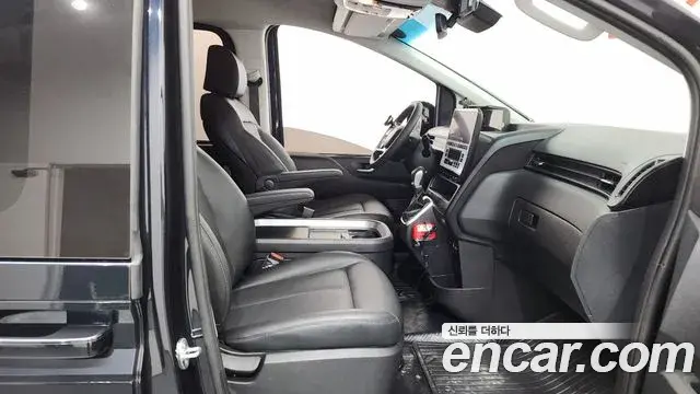 Hyundai Staria 2023 — Photo 18/20