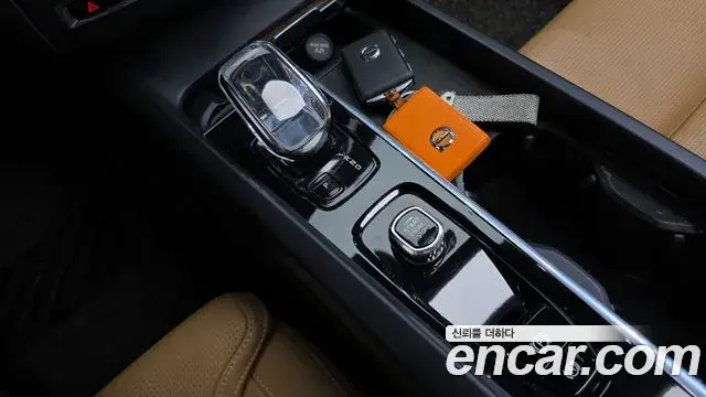 Volvo XC60 2022 — Şəkil 5/20