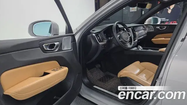 Volvo XC60 2022 — Şəkil 18/20