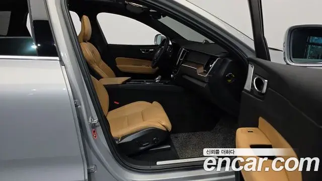 Volvo XC60 2022 — Şəkil 19/20