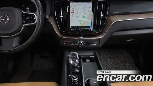 Volvo XC60 2022 — Şəkil 15/20