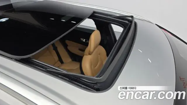 Volvo XC60 2022 — Şəkil 12/20