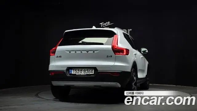 Volvo XC40 2021 — Фото 4/20
