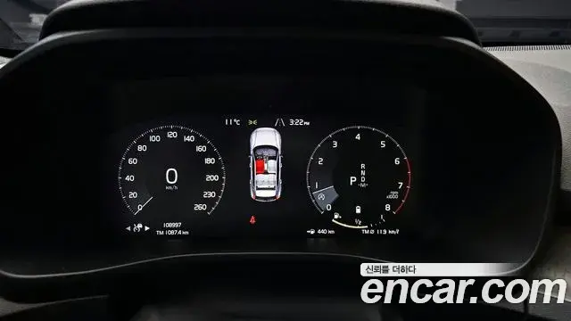 Volvo XC40 2021 — Фото 8/20