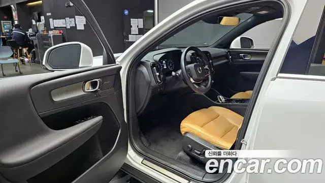 Volvo XC40 2021 — Фото 11/20