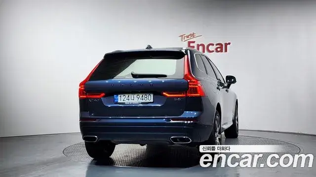Volvo XC60 2021 — ფოტო 5/20