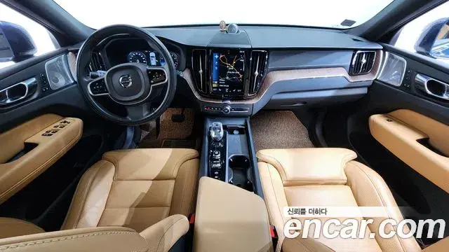 Volvo XC60 2021 — ფოტო 11/20