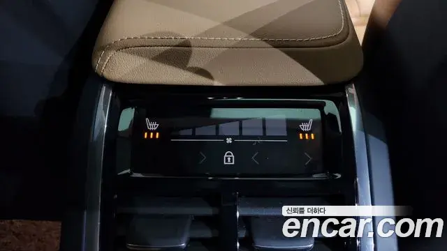 Volvo XC60 2021 — ფოტო 20/20
