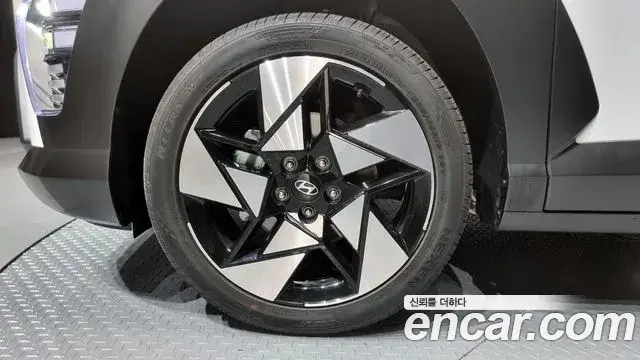 Hyundai Kona Hybrid 2023 — Photo 14/20