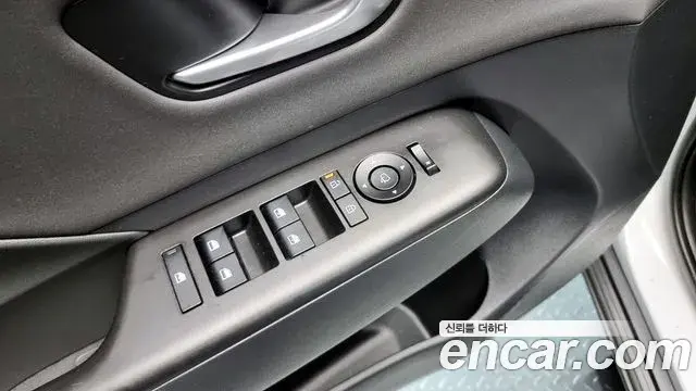 Hyundai Kona Hybrid 2023 — Photo 16/20