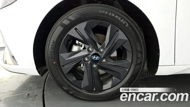 Hyundai The New Avante Hybrid 2020 — Photo 2/20